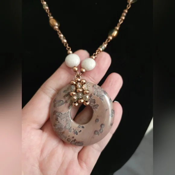 Lia Sophia | NWOT Pretty Boho Circle Stone Pendant Bronze Tone Beaded Necklace - Picture 4 of 7